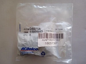 OEM NEW Open Door Jamb Courtesy Light Warning Switch H3 Colorado Canyon 15905665 - Picture 1 of 2