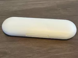 Oral-B iO Series 2 Ersatz-Reiseetui für elektrische Zahnbürste - Weiß - Bild 1 von 2