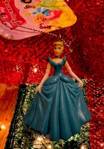 2025 Cenerentola con Vestito Blu Disney Mini Decorazione Albero di Natale, Nuovo - Foto 1 di 1