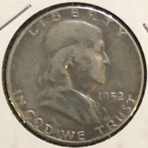 1952 FRANKLIN HALF DOLLAR SILVER COIN - Picture 1 of 2