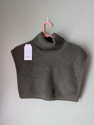 Time and Tru Turtleneck Add On Sweater Shoulders to Midriff Women’s Dark Green - Image 1 of 4