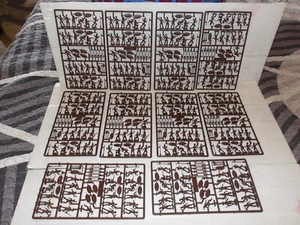 ESCI 213 1.72 ZULU WARRIORS 10 UNUSED SPRUES TOTAL 240 WARRIORS, SHIELDS.WEAPONS - Picture 1 of 6