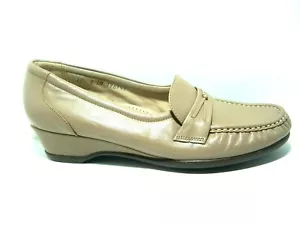 EUC SAS Women’s Shoes Beige Leather Loafers Slip On Size 10 N Made USA - Picture 1 of 8