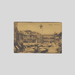 Postcard Verona Piazza Erbe NV 1920s - Picture 1 of 2