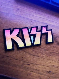 Parche con logotipo Kiss vintage años 70 de Sunburst - Imagen 1 de 2