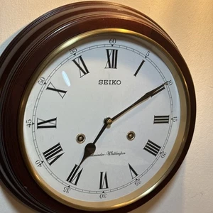 Seiko Wanduhr dunkel Holz rund Westminster Glockenspiel Quarz Batterie - Bild 1 von 22