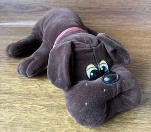 "Animal de peluche vintage Pound Puppy marrón oscuro 17"" con cuello Tonka 1985" - Imagen 1 de 12