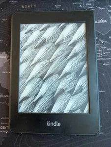 Amazon Kindle Paperwhite (5th Generation) 2GB, WLAN, 15,2 cm (6 Zoll) - Schwarz - Bild 1 von 2