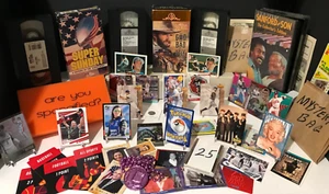 Lote de coleccionables de cajones de chatarra #11 - Ty Cobb, Sanford & Son, varios ($20) - Imagen 1 de 20