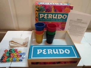 De colección 1994 Juegos Universitarios PERUDO Dados de Mentiroso Completo con 30 Dados 6 Tazas y Bolsa - Imagen 1 de 6