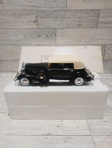 National Motor Museum Mint 1933 White Cadillac Town Car 1:32 Diecast - NEW - Picture 1 of 11