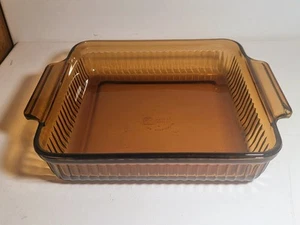 Casseruola quadrata vintage con gancio ad ancoraggio vetro ambrato 8" 1,5 qt - Foto 1 di 10