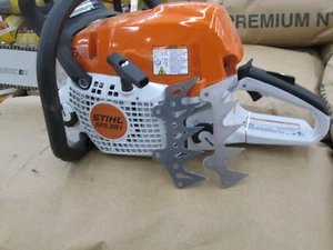 Stihl MS311 MS391 Hund Dawg Spike Frontabdeckung Aluminium Skelettieren Laser - Bild 1 von 8
