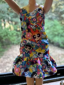 Muñeca Barbie Mattel Power Puff Niñas Vestido Se Ajusta a Muñeca con Curvas Estilo Verano Volantes - Imagen 1 de 8