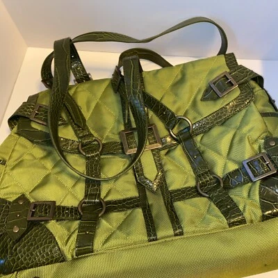 Bolso de hombro grande con ribete de cuero de nailon acolchado verde Suzanne Somers Foto 1 de 4
