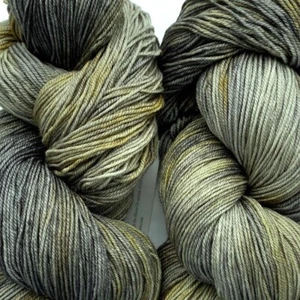 LAND OF OZ Green+Bluish 100gr 420yd Malabrigo Sock Pure SW Merino Wool Fgr YARN - Picture 1 of 1