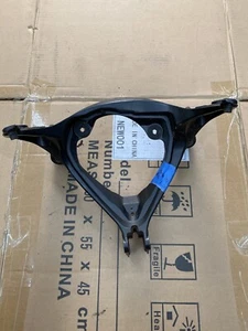 2007 2008 SUZUKI GSXR1000 GSXR 1000 FAIRING STAY FRONT UPPER BRACKET STOCK OEM - Picture 1 of 9