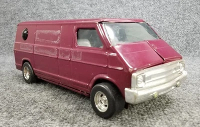 Винтажный ERTL DODGE СПЕЦИАЛЬНЫЙ ФУРГОН ПРЕССОВАННАЯ СТАЛЬ Fuchsia пурпурный фиолетовый 11 дюймов ДЛИНА - Изображение 1 из 4