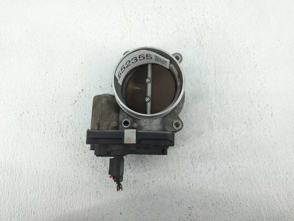 Carrocería del acelerador Chevrolet Suburban 1500 BIESN Foto 1 de 4