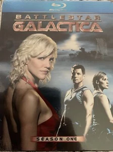 Battlestar Galactica: Season 1 One (Blu-ray Disc, 4-Disc Set)  NEW - Bild 1 von 2