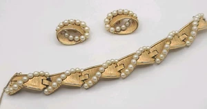 Vintage Trifari Bracelet Earrings Set Signed Faux Pearl 7" - Picture 1 of 17