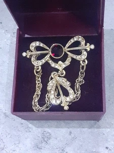 very pretty brooch lovely present - Picture 1 of 5