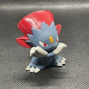 Pokemon Weavile Figure Finger Puppet 2005 Nintendo Bandai PVC Japan USA Seller 2 - Picture 1 of 5