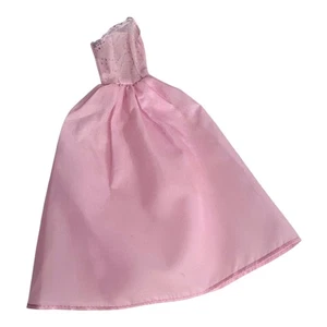 Genuino Barbie Rosa Vestido Sin Tirantes Diagonal Brillante Corpiño Satinado Falda De Colección - Imagen 1 de 4