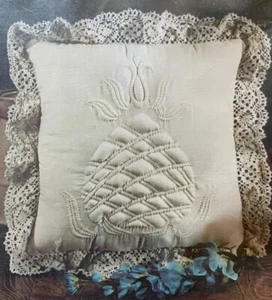 Pineapple Good Luck Trapunto Pillow Vintage 12” Kit - Picture 1 of 2