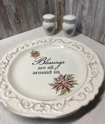 Juego de sal y pimienta Ganz Poinsettia “Las bendiciones están a nuestro alrededor” Foto 1 de 4