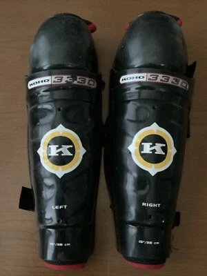 Espinilleras de hockey Koho 3330 para hombre 15” 38 cm negro rojo Foto 1 de 4