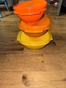 Vintage TUPPERWARE Servalier Bowl Set Of 3 Brown Yellow Orange - Picture 1 of 11