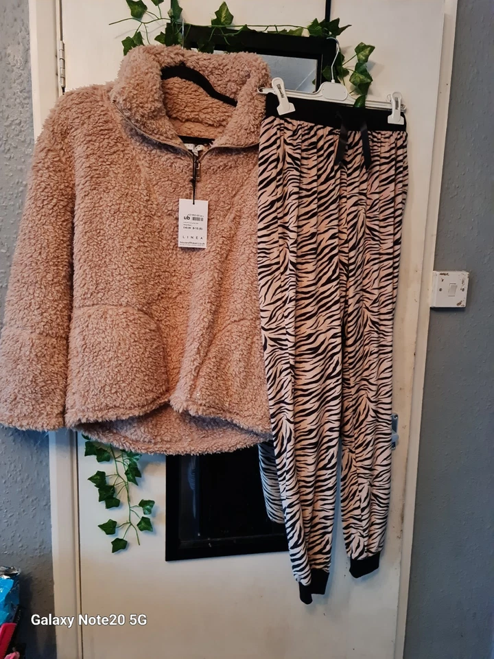 Linea Animal Print Lounge Set Ld44 Beige/Black Size 8 - 10. New Rrp £49.99 - Image 1 of 4