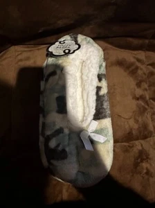 Fuzzy Babba Slipper Socks - Picture 1 of 3