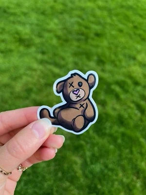 Pegatina de vinilo de oso de peluche - Antiguo triste oso de peluche solitario corazón roto Foto 1 de 4