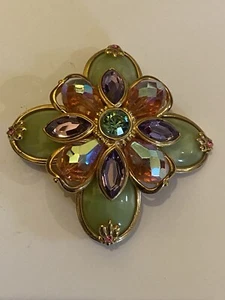 Vintage Joan Rivers Malteserkreuz Brosche mit grünen Cabochons lila Strass - Bild 1 von 4