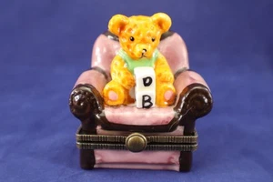 Trinket Box TEDDY BEAR on CHAIR Hinged Porcelain - Picture 1 of 11