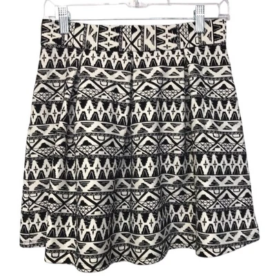 Falda Forever 21 Mediana Azteca Blanca Negra Foto 1 de 4