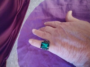 OVERSIZE GREEN STONE STRETCH RING 50 % OFF SALE - Picture 1 of 10