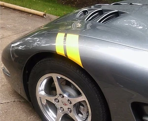 NUEVO Se adapta a CORVETTE C5 1997-04 Amarillo Brillante Vinilo FENDER RAYAS HASH LADO DEL CONDUCTOR - Imagen 1 de 12