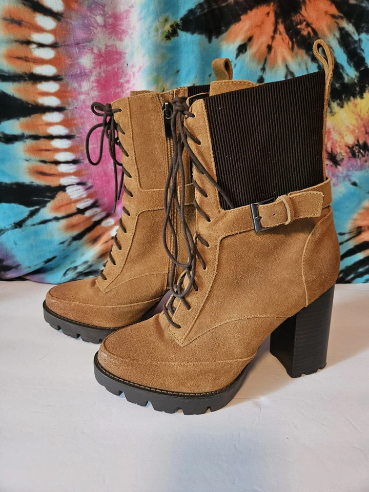 Bota de Combate Charles David Gimmick Para Mujer Talla 9 Camel con Suela Negra y Tacones Foto 1 de 4