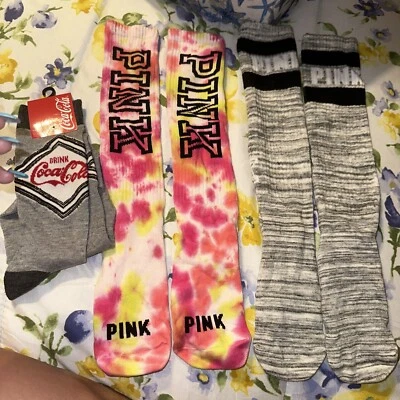 *NUEVO SIN ETIQUETAS Calcetines Victoria's Secret (2) Tye Dye Y Un Calcetín Gris Y Coca Cola Foto 1 de 3