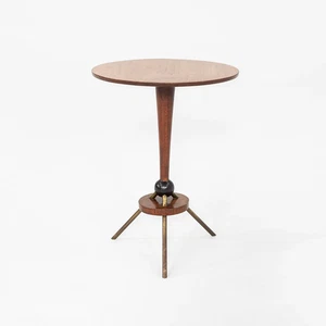 1950s Sputnik Tripod Side or End Table Crafted in Walnut with Brass Accents - Picture 1 of 10