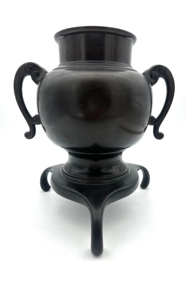 Antique patinated brass Asian tri footed vessel vase with handles - Image 1 of 4