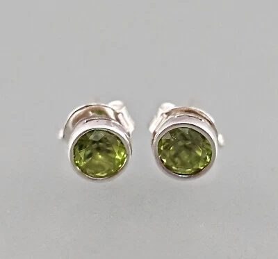 9923352 Vintage Ohrringe grün Peridot  925er Silber D0,6cm - Bild 1 von 3
