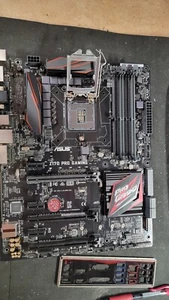 ASUS Z170 Pro Gaming ATX Motherboard w/ I/O Shield Plate NO SCREW - Red/Black - Afbeelding 1 van 4