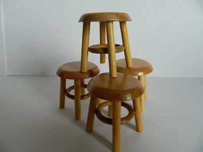 (H1.28) 1/12th scale DOLLS HOUSE PACK OF FOUR WOODEN PINE COLOURED STOOLS - Image 1 of 4