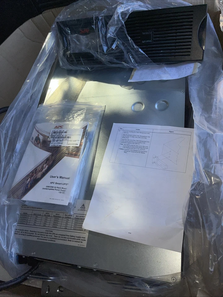 APC Smart-UPS 2200 XL 8-Outlet  SU2200RMXL3U Battery Back up Power - Image 1 of 3