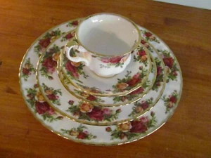 5 PIEZAS ROYAL ALBERT ROSAS DE CAMPO ANTIGUAS PORCELANA DE HUESO 1962 AJUSTE DE LUGAR INGLATERRA - Imagen 1 de 10