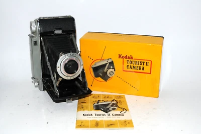 Cámara plegable Kodak Tourist II vintage años 50 usada y usada con caja Foto 1 de 4